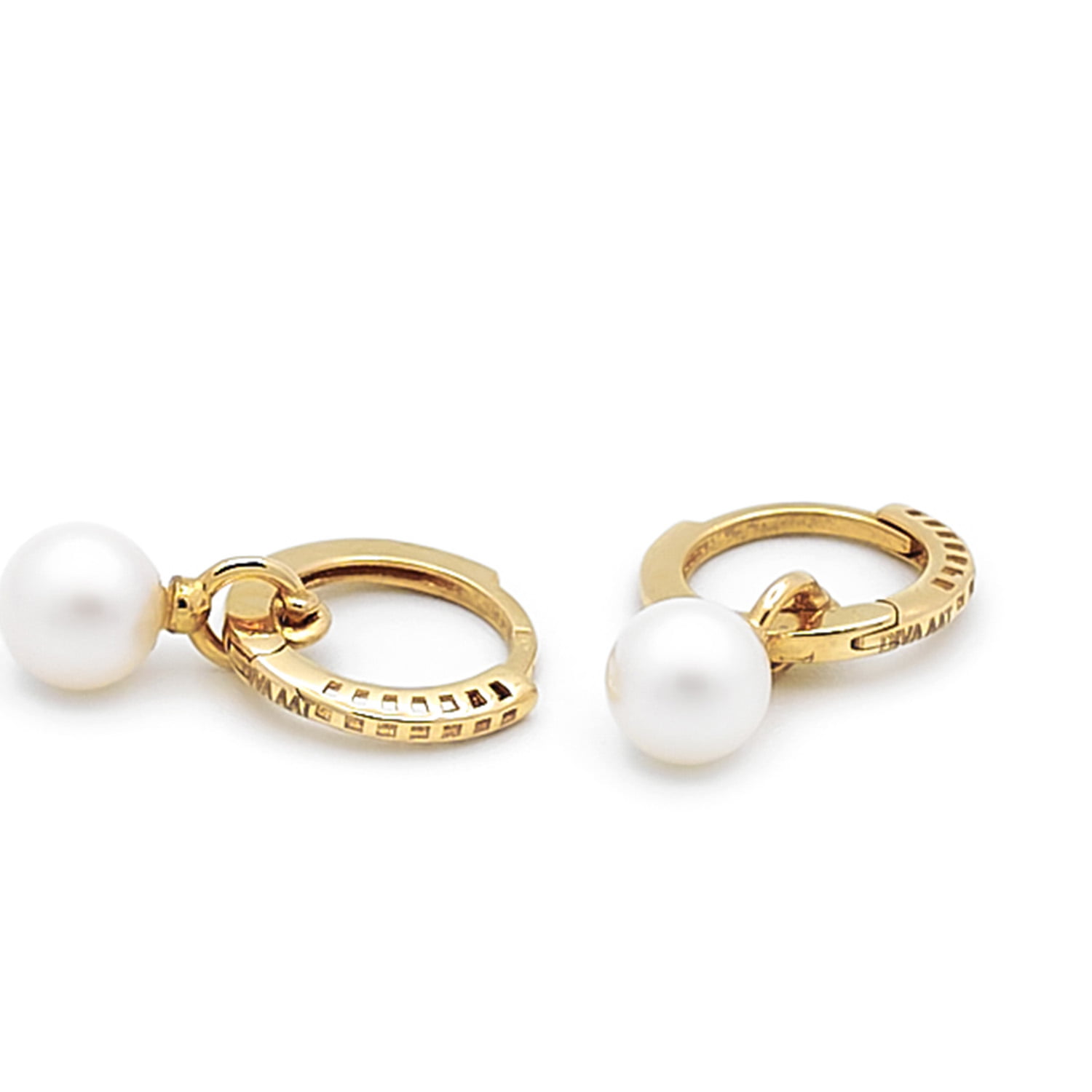 Cercei Erika cu perle albe de cultura de 5-6mm din aur galben de 14k