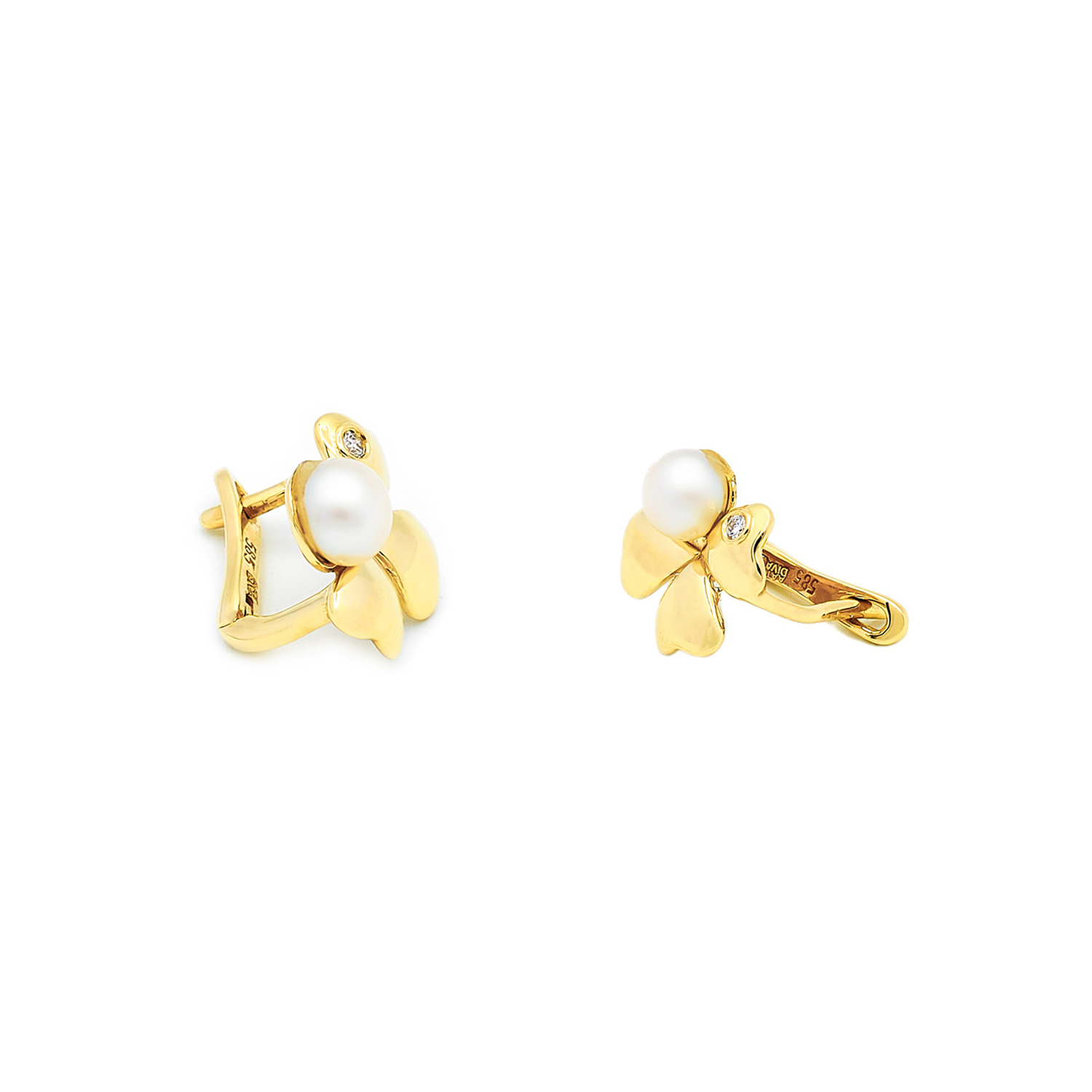 Cercei Lucky cu perla alba de cultura de 6mm si diamante de 0.03CT,din aur galben de 14k