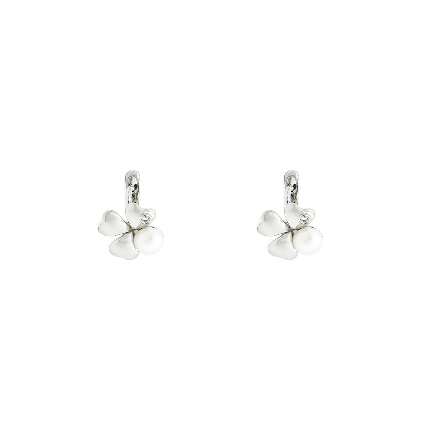 Cercei Lucky cu perla alba de cultura de 6mm si diamante de 0.03CT,din aur alb de 14k