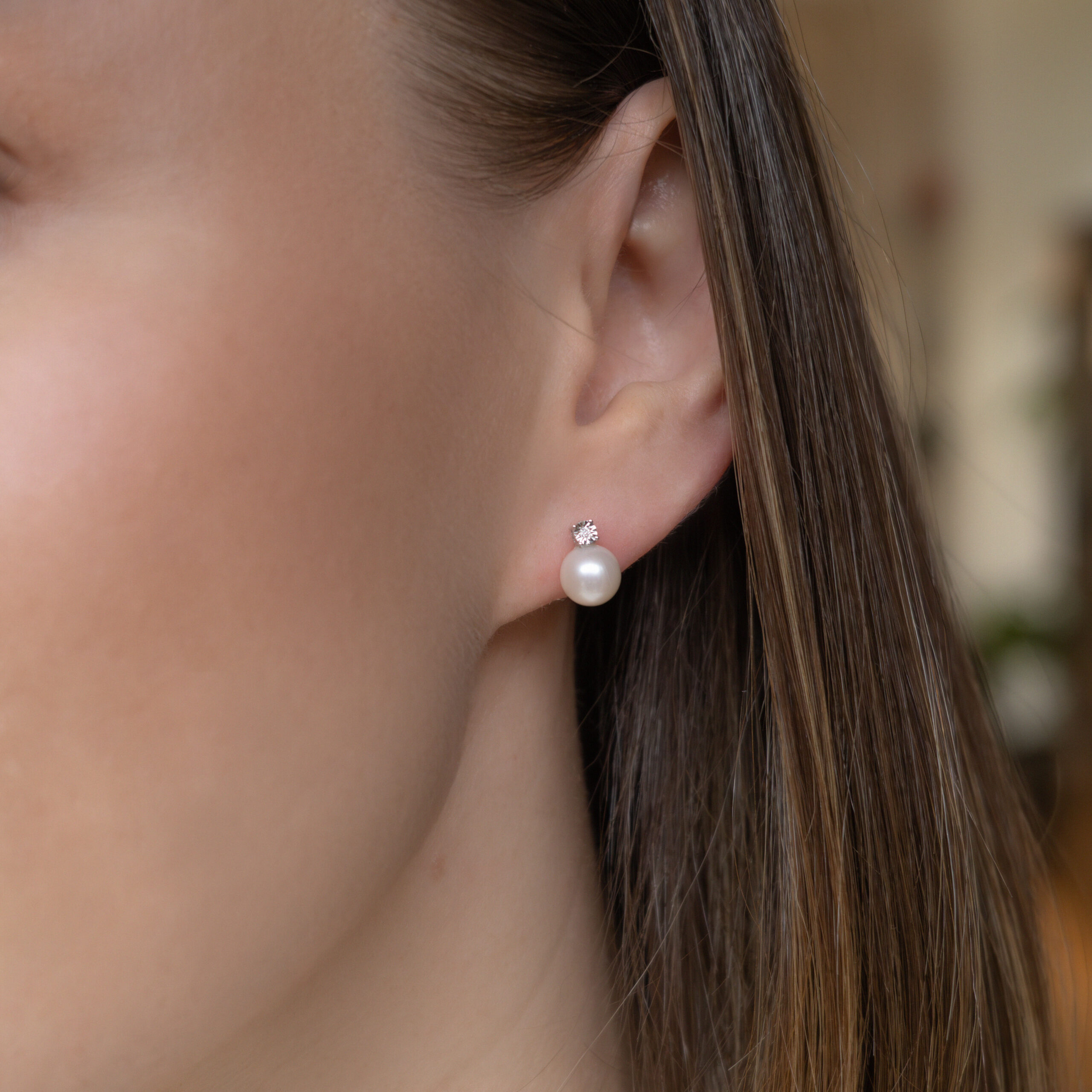 Cercei Diamanti cu o perla alba de cultura de 7.5-8mm si diamante de 0.02CT din aur alb de 18k