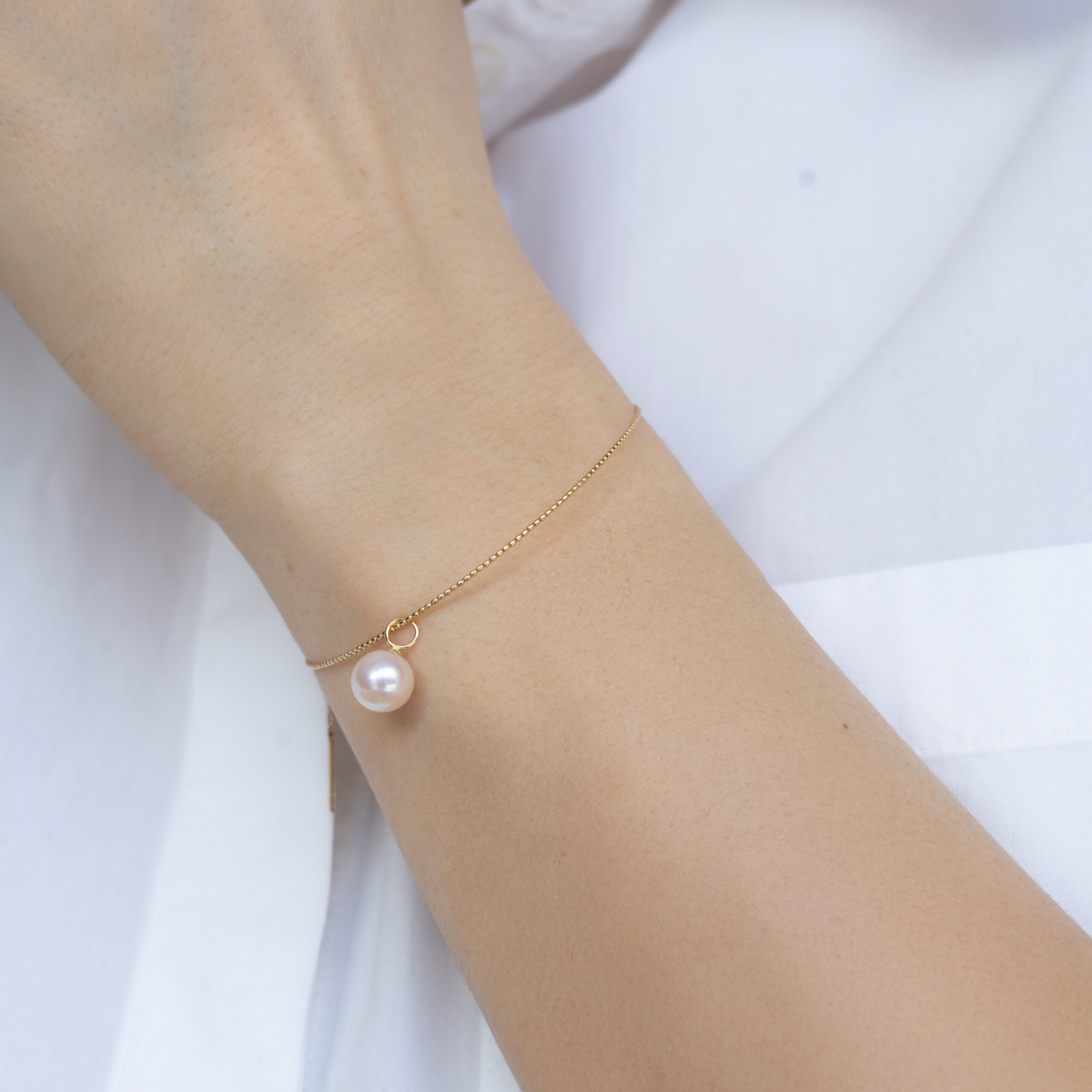 Bratara Soft cu o perla alba de cultura de 7.5-8mm din aur galben de 18k