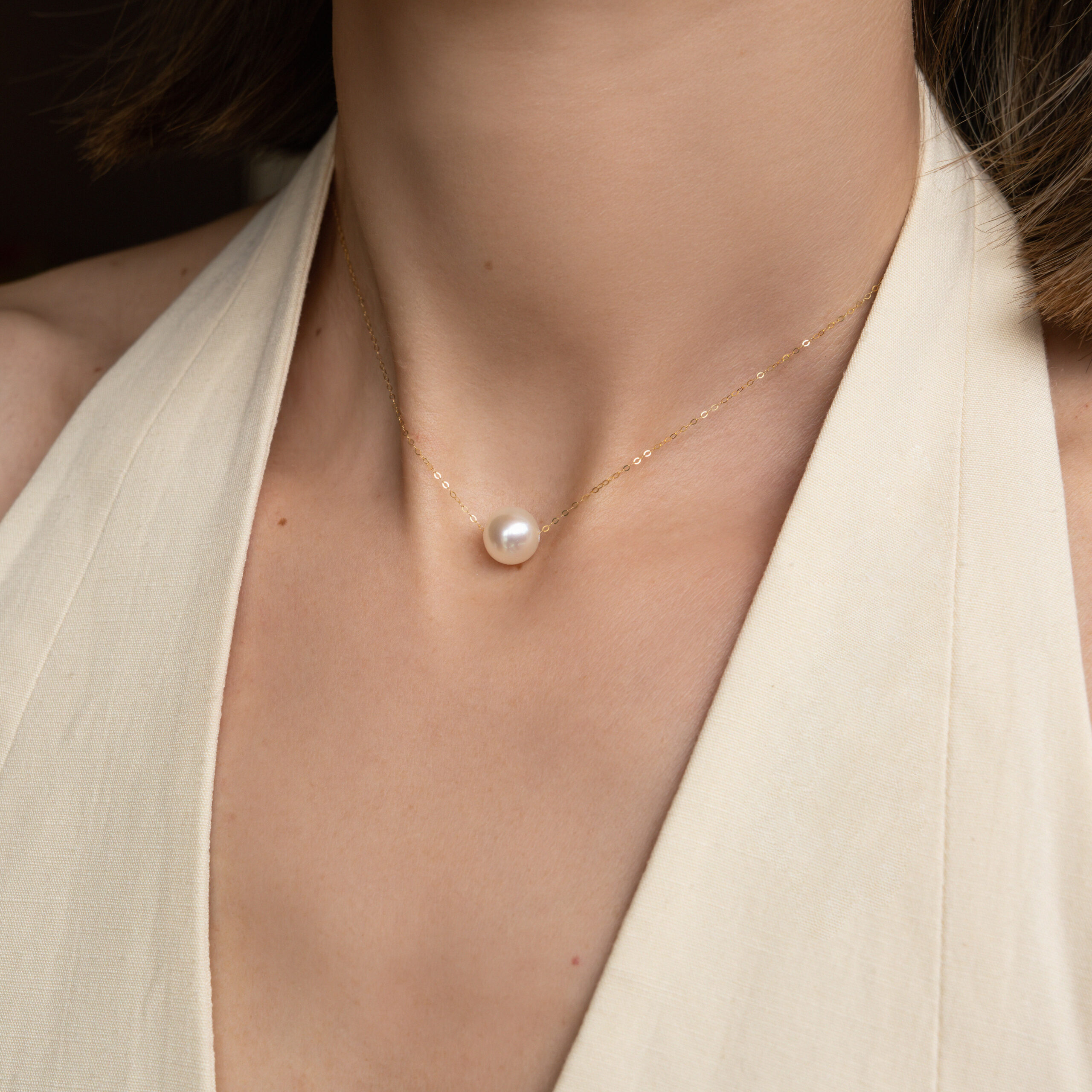 Colier Uno cu o perla alba de cultura de 10mm din aur galben de 18k