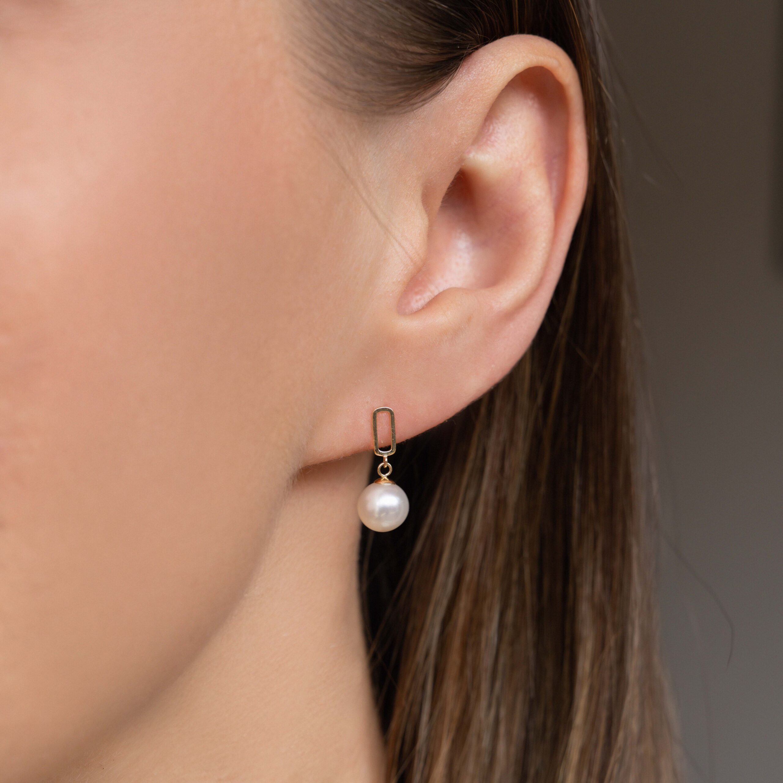 Cercei More cu o perla alba de cultura de 7.5-8mm din aur galben de 14k